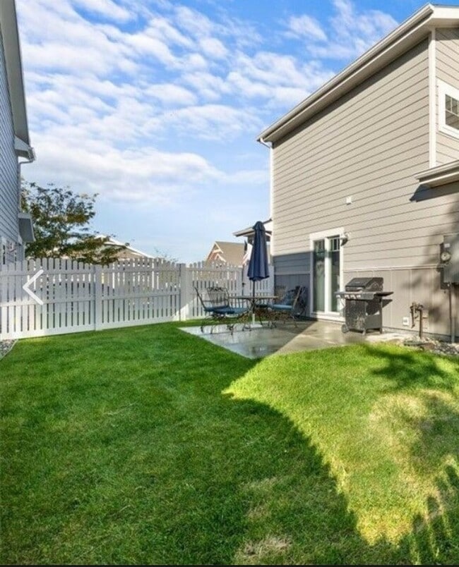 Building Photo - 1831 Island View Dr