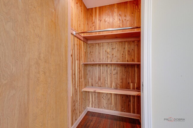 Building Photo - 544 Ravine Ave