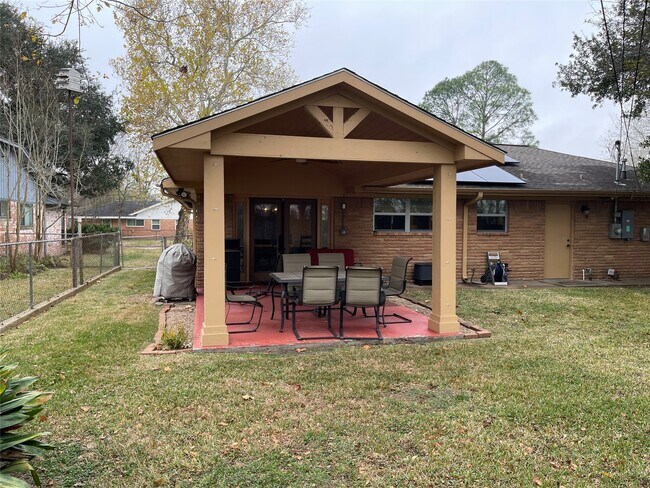 Building Photo - 11303 Greenwillow Dr