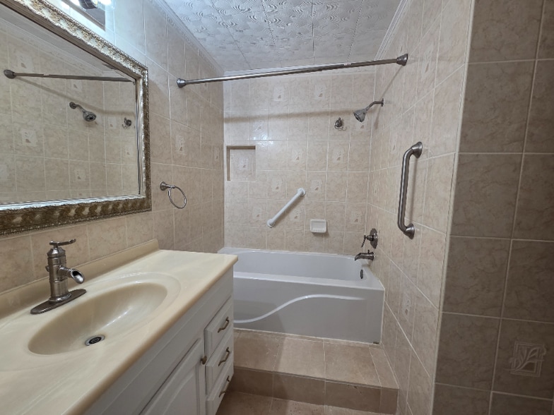 Building Photo - 174 Ramona Dr