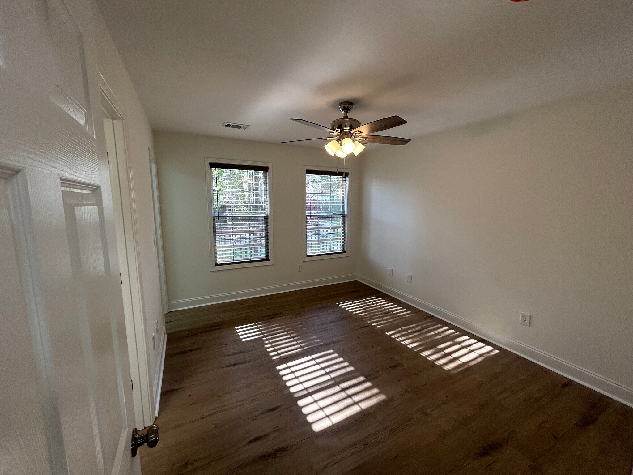 Building Photo - 151 Whispering Glen Cir