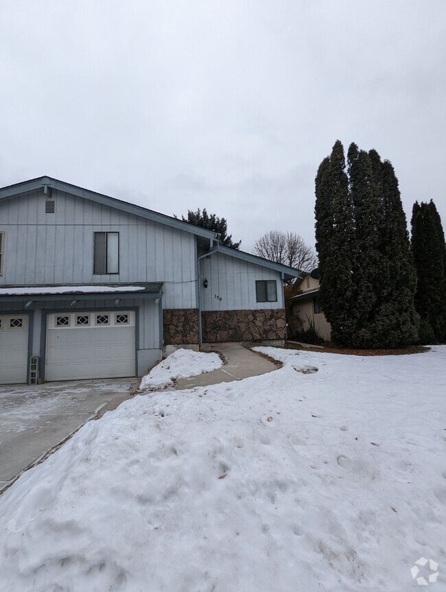 Building Photo - Crestview Duplex