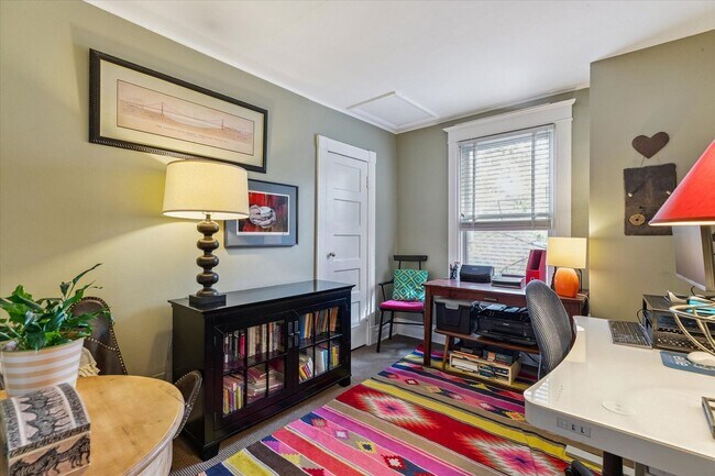 Building Photo - Furnished or unfurnished updated single family home in The Highlands.