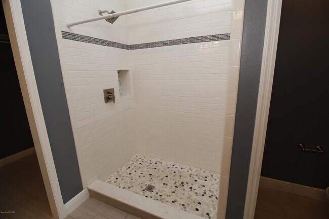 Building Photo - 1015 Venetian Dr