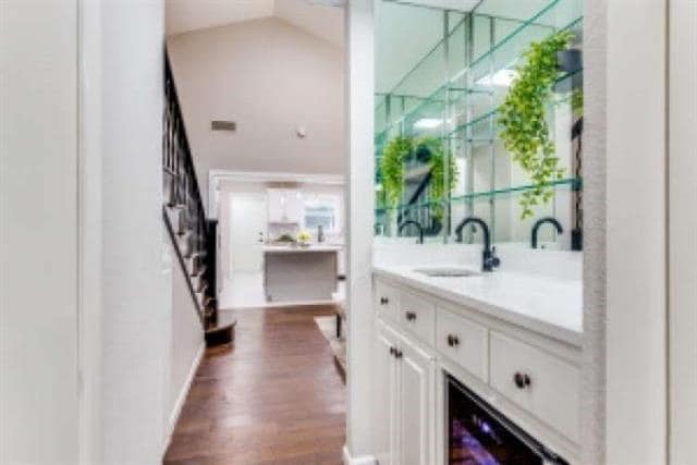 Building Photo - 28 Mont Del Dr