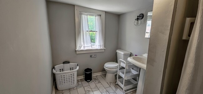 Building Photo - 1389 Agnes Pl