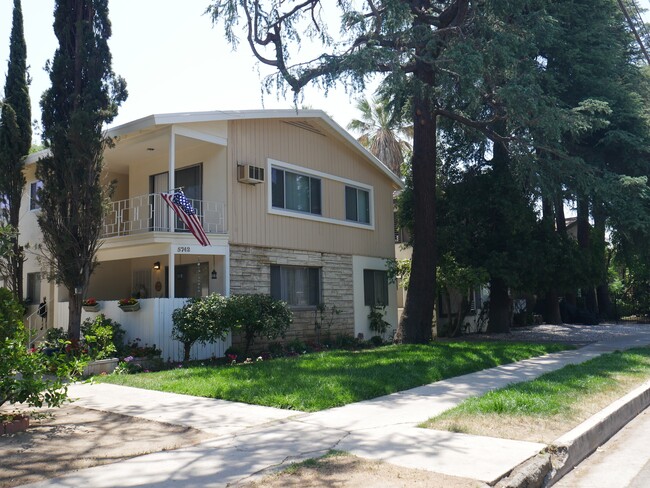 Primary Photo - 5742 Hazeltine Ave