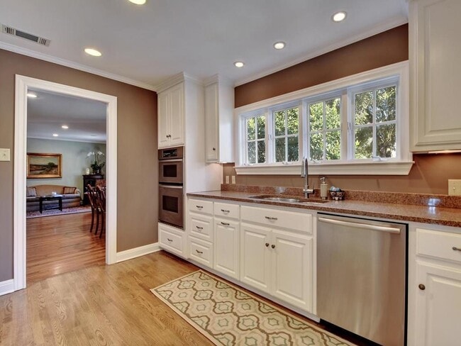 Building Photo - 2203 Sunny Slope Dr
