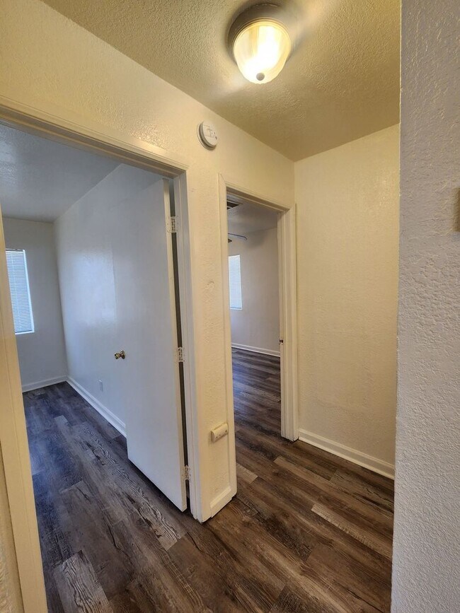 Building Photo - Yucca Ave 6686-6688