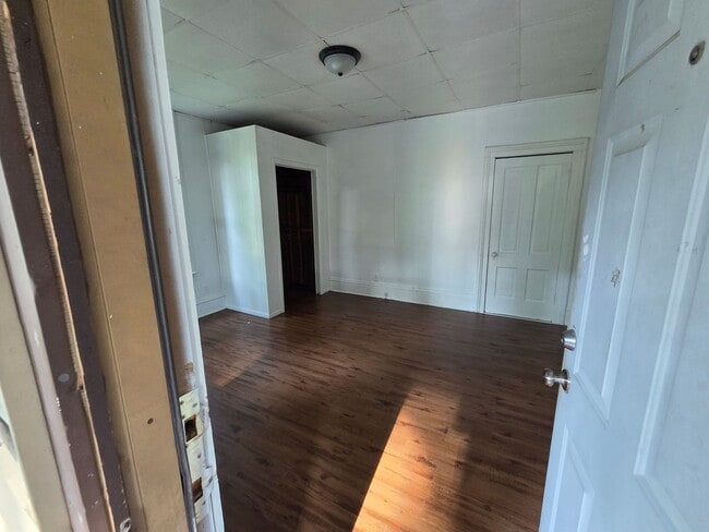 Building Photo - 1100.00 3 Bed 1 Bath
