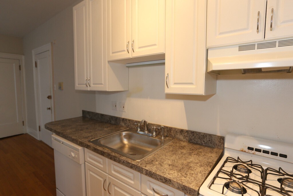 Building Photo - 665 W Melrose St