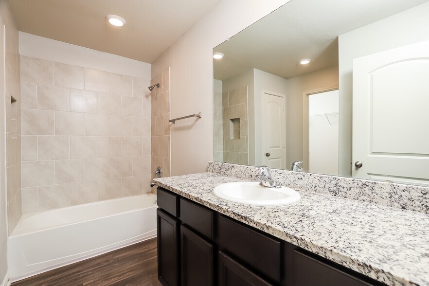 Building Photo - 7306 Lazy Cyn