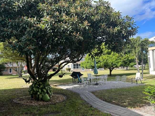 Building Photo - 137 Bedford F