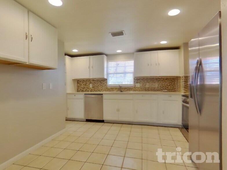 Building Photo - 2432 Breakwater Cir