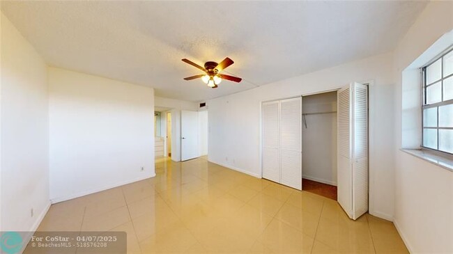 Building Photo - 3080 N Course Dr