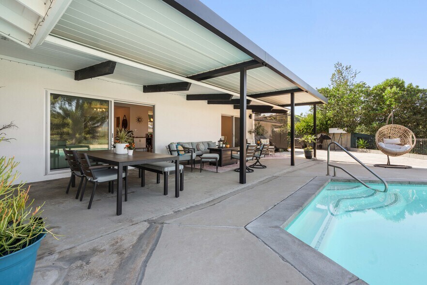 Building Photo - 10405 Ditson St