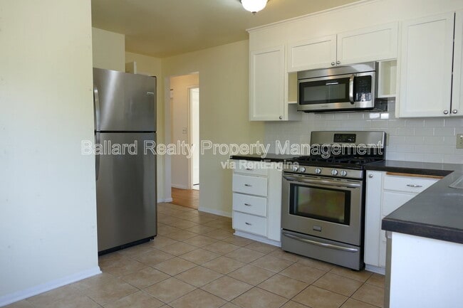 Building Photo - 6527 25th Ave NW