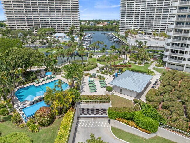 Building Photo - 4301 N Ocean Blvd