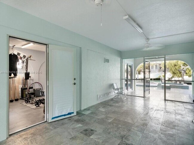 Building Photo - 232 W Seaview Dr