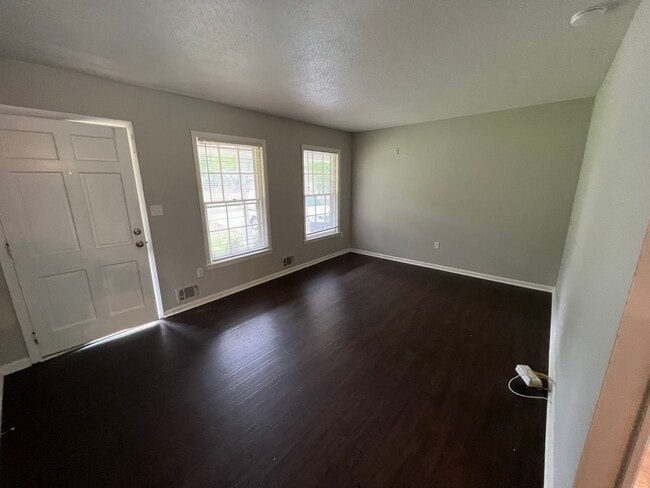 Building Photo - Brentwood Home close to UGAs Vet School