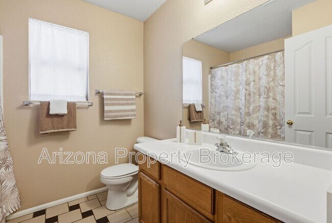 Building Photo - 919 E Monteleone St