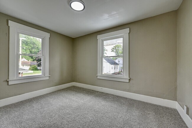 Building Photo - 1508 18th St NE