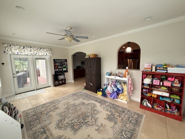 Building Photo - 704 Stagecoach Dr