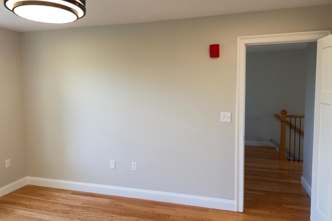 Building Photo - 159 Elm St