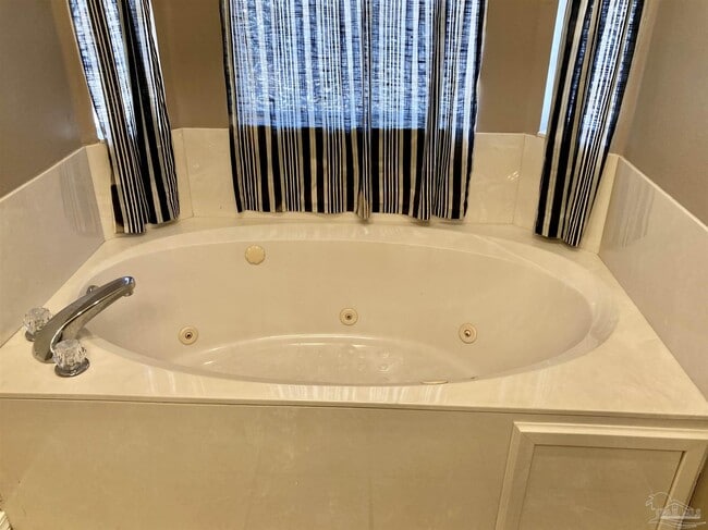 Building Photo - 3146 Live Oak St