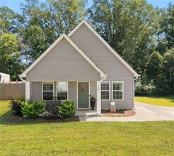 Building Photo - Beautiful 3 Bedroom Home in Country Setting