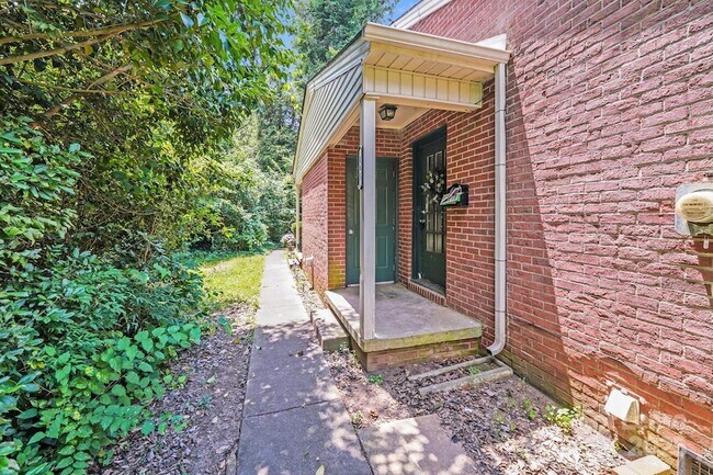 Building Photo - 405 W Harvie Ave