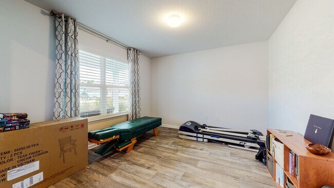 Building Photo - 5 Bedroom / 3 Bathroom Home  in Hammock Bay w/Fenced in Yard