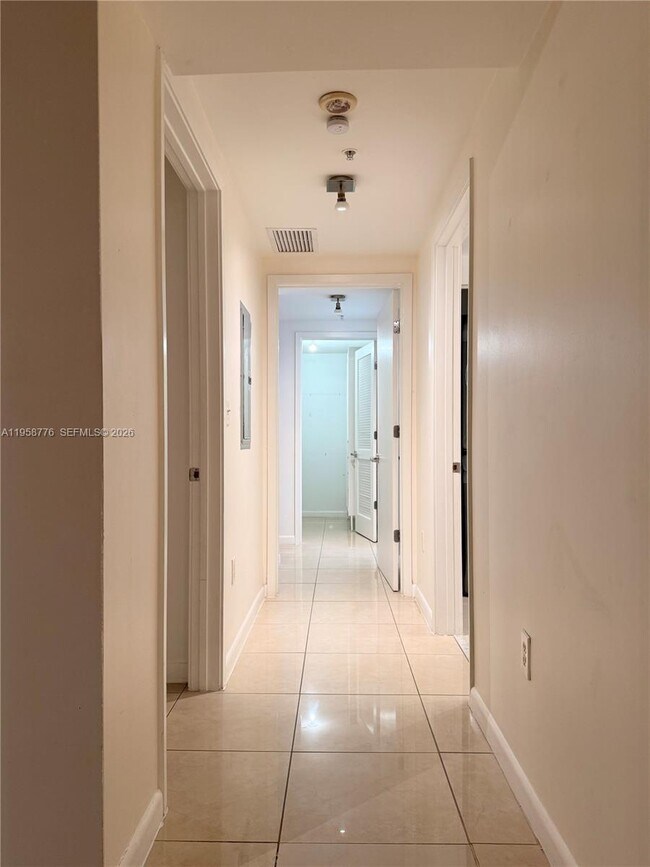 Building Photo - 3250 NE 1st Ave