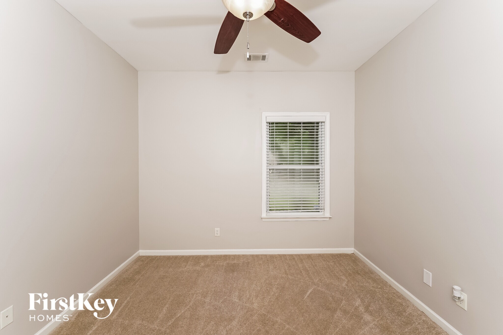 Building Photo - 995 Valley Cir