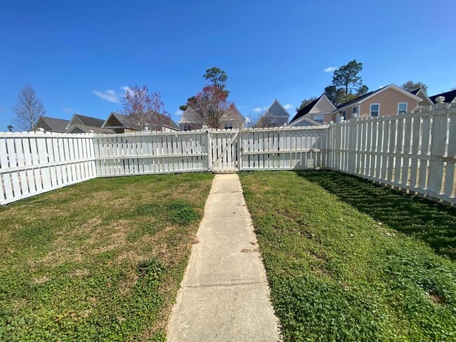 Building Photo - 3673 Longfellow Rd