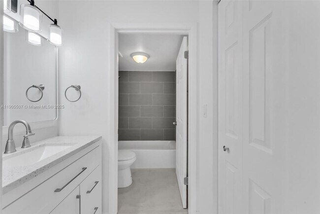 Building Photo - 9730 Hammocks Blvd