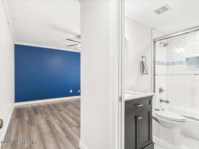 Building Photo - 1415 1st St N
