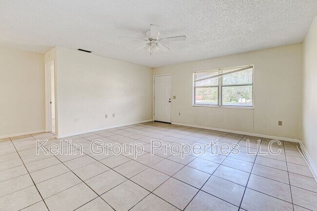 Building Photo - 860 Fox Lake Dr