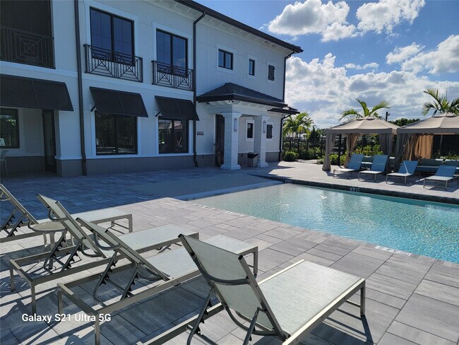 Building Photo - 8433 Beagle Ter