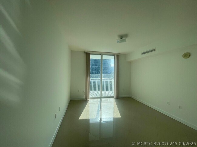 Building Photo - 1755 E Hallandale Beach Blvd
