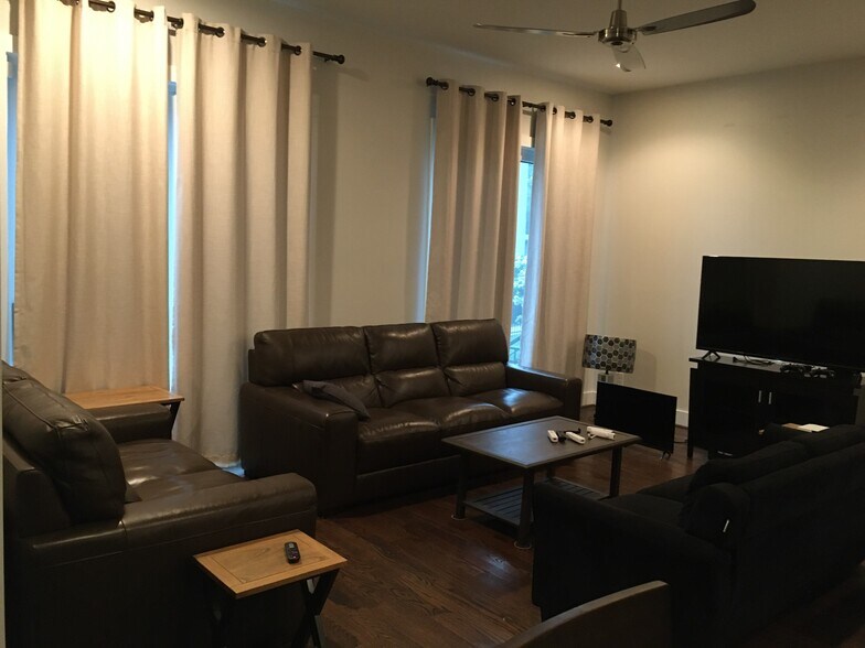 Building Photo - 1207 Tremont Ave