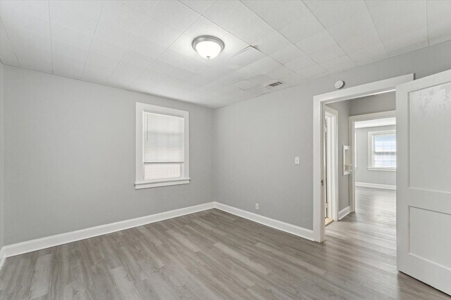 Building Photo - 2102 E 41st St