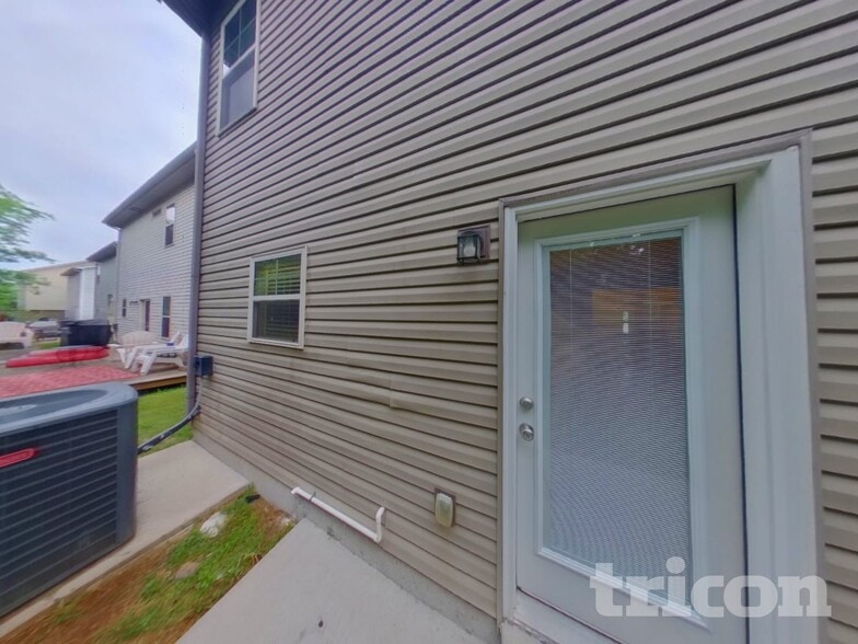 Building Photo - 1842 Warmingfield Dr