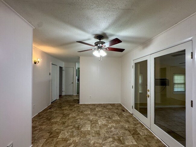 Building Photo - Charming 3 Bed 1.5 Bath Home Close to Fort Bragg