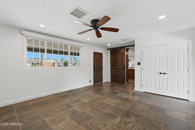 Building Photo - 8307 E Clarendon Ave