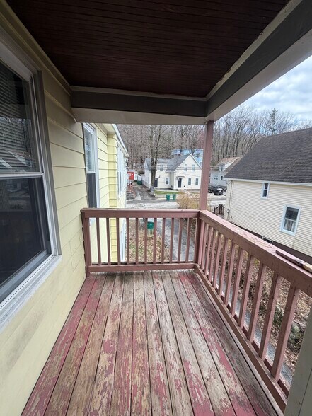 Building Photo - 162 Marshall St