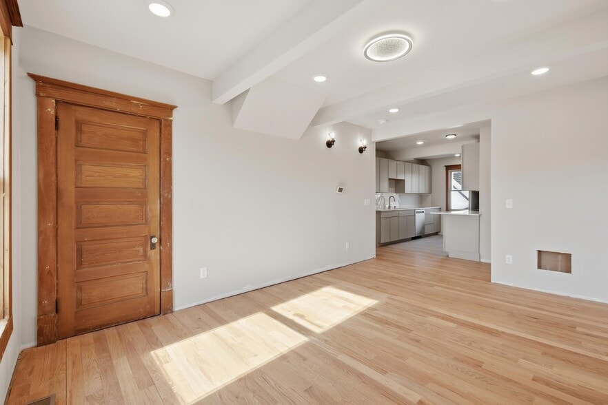 Building Photo - 808 W Main St