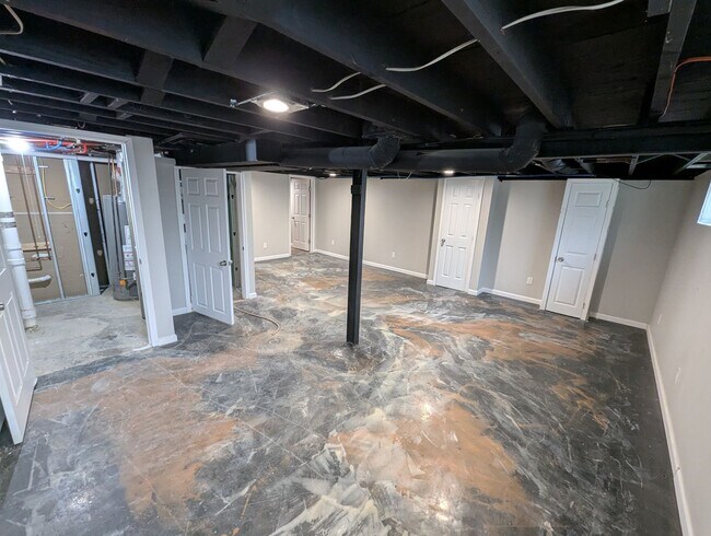 Building Photo - Grenshaw Greatness