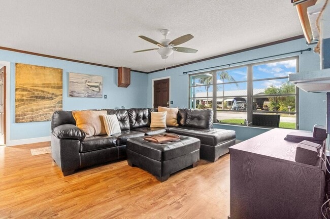 Building Photo - 1880 Kathy Ln