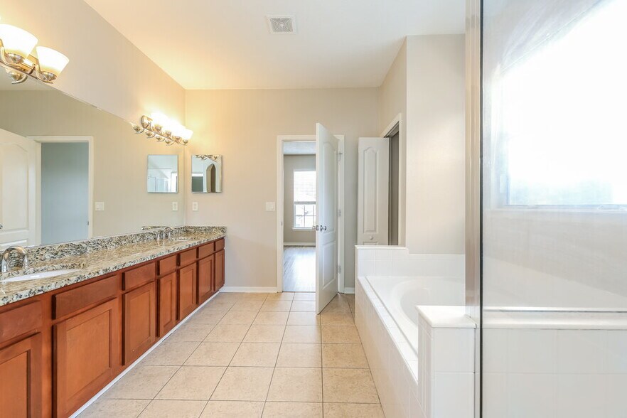 Building Photo - 2411 Watermill Dr